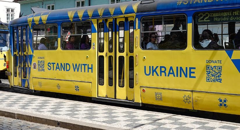 Ukrajna mellé állt Orbán fő szövetségese – kék-sárga zászlókkal borítják be a minisztériumokat