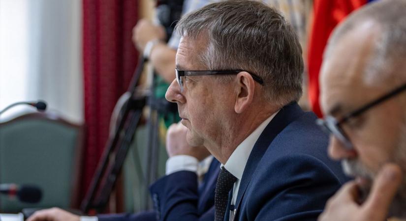 Hosszú napirend vár a képviselőkre a tatai testületi ülésen