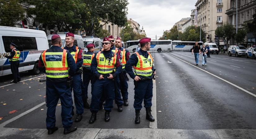 A rendőrök, mentők és a tűzoltók is a korkedvezményes nyugdíj visszaállítását követelik