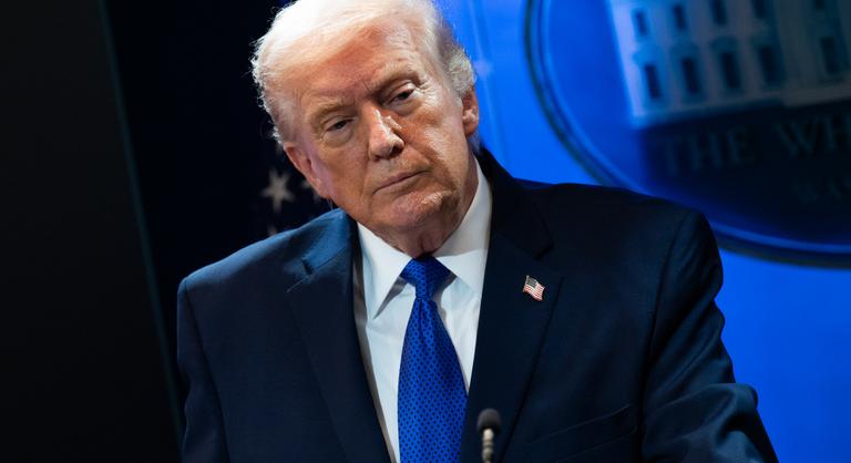 Hatályba léptek Donald Trump globális vámjai, de alacsonyabbak az ígértnél