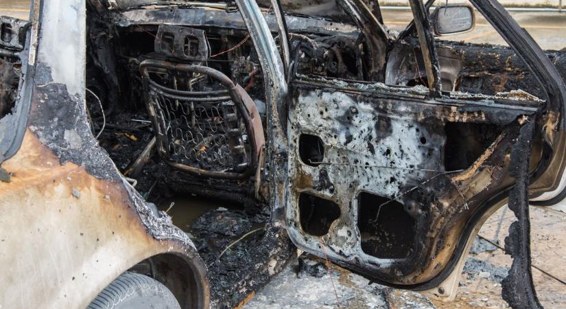 Pillanatok alatt elszabadult a pokol – teljes terjedelmében égett egy garázs az éjszaka