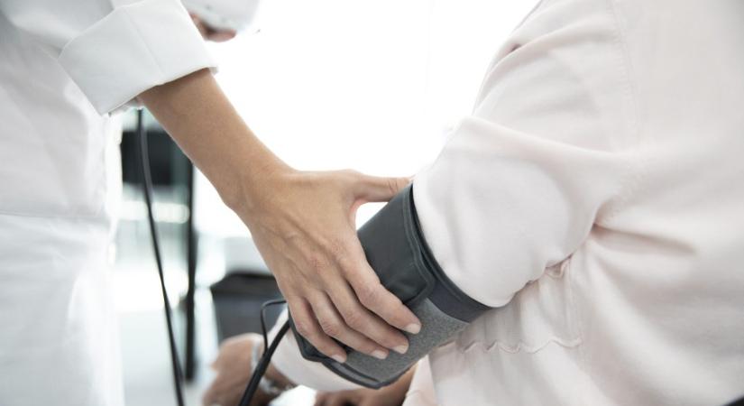 Átírnák a bértáblát az egészségügyben, Pintér Sándorék előtt a javaslat