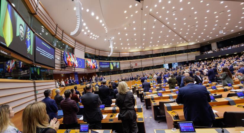 Az EU-hoz csatlakozás dátumát követeli Zelenszkij