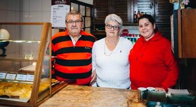 „A rétes olyan, mint a hülyeség: pártsemleges” – 100 éves a rétesbolt, ahol Kádár János és Deutsch Tamás is megfordult