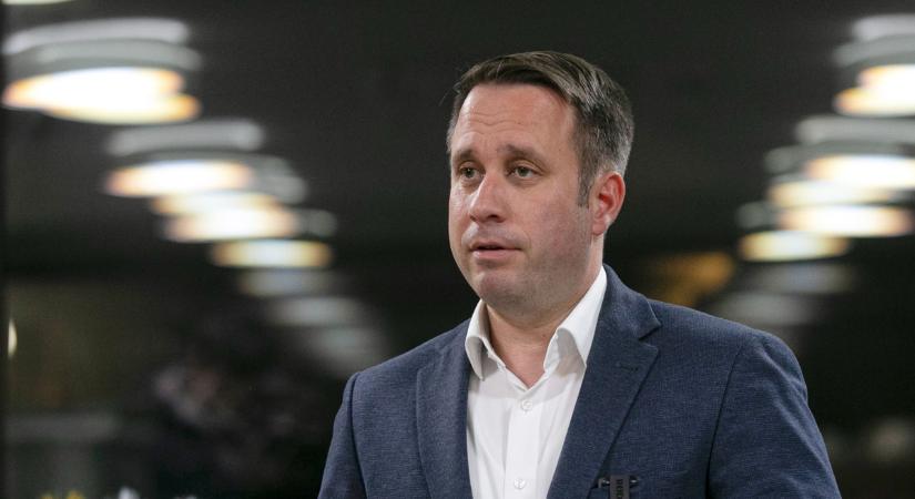 "Nem engedünk a zsarolásnak" - üzente Dömötör Csaba az Európai Parlamentből