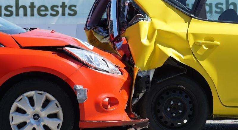 Autósok tízezrei érintettek – Súlyosan ráfizethet, ha ezt elfelejti a kötelező biztosítás kapcsán