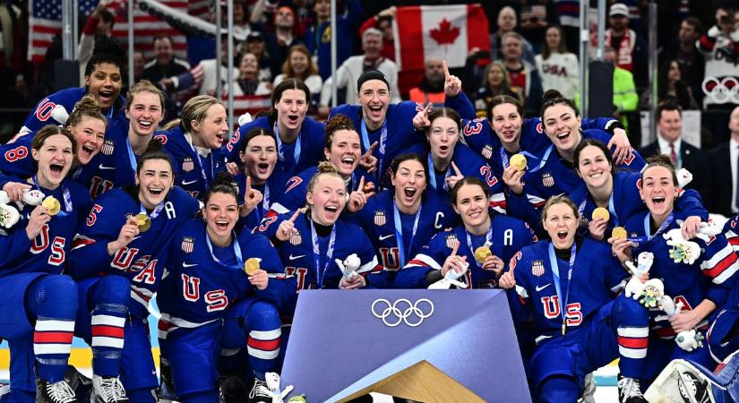 Nem megy el Trumphoz a női jégkorong-válogatott, miután az elnök azon poénkodott bunkón, hogy kénytelen a nőket is meghívni