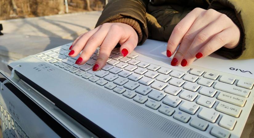 Három szó a levél végén, és sokkal nagyobb eséllyel válaszolnak: egy kutatás szerint tényleg működik