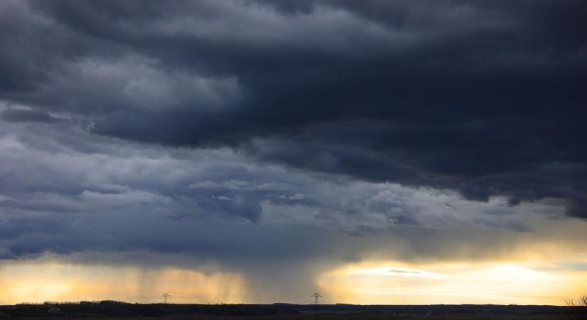 Ott a riasztás! Jégeső és szélvihar tart Hajdú-Bihar felé, de lehet itt minden – ekkor érhet ide