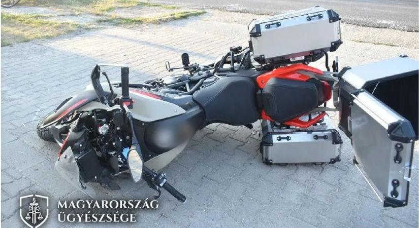 Motoros ütközött biciklissel Győr közelében – súlyos sérülés lett a vége