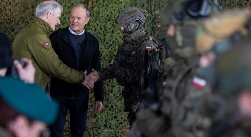 Elszabadult a pokol Lengyelországban: Tusk és Sikorski fröcsögve szidják Magyarországot