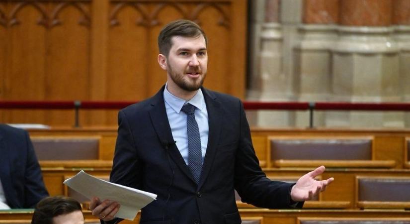 Levágatta a haját, majd azonnal Kijevbe rohant a Magyar Péternek kampányoló liberális politikus (FOTÓ)