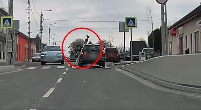 Elgázoltak egy biciklist a nemrég átadott dunaharaszti átjárónál a zebrán – videó
