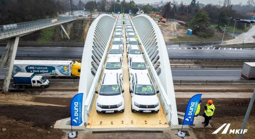 Kész az új híd az M7-esen, 2027-ben indul az autópálya bővítése, épül az M200-as is