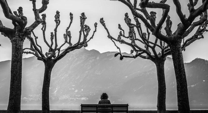 A legveszélyesebb magány nem az, amikor egyedül vagyunk, hanem amikor szerepet játszunk mások között