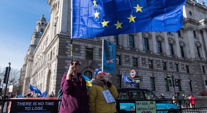 Az amerikai vámok visszakergethetik Nagy-Britanniát az EU-ba