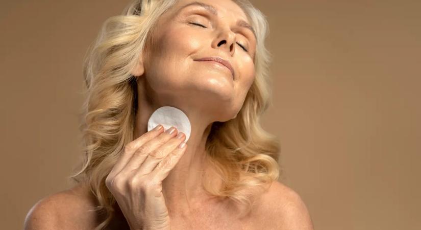 Fiatalos nyak és dekoltázs 50 felett? Házi praktikák, amelyek tényleg működnek