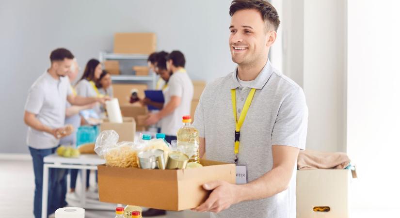 Pécsi családok tucatjai kaptak segítséget