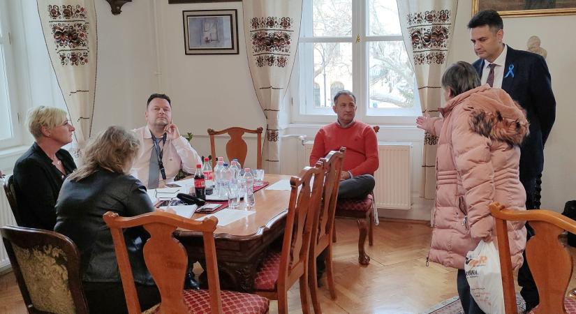 Isten áldását is kérték Márki-Zay Péterre a mai fogadóóráján