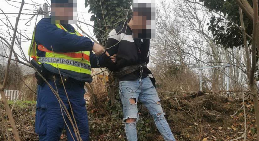 Vasárnap reggeli rablás Jászberényben: gyorsan elfogták a gyanúsítottat