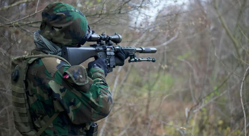 Két seriffhelyettes meghalt, amikor egy férfi tüzet nyitott rájuk