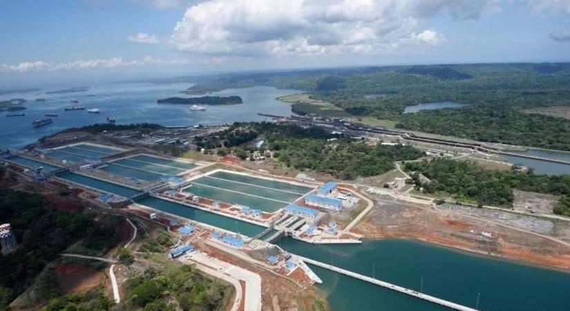 Panama átvette az irányítást a csatorna kikötői felett
