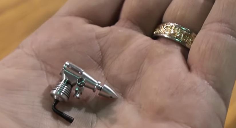 Hihetetlen, de a világ legkisebb dízelmotorja elfér a tenyerünkben