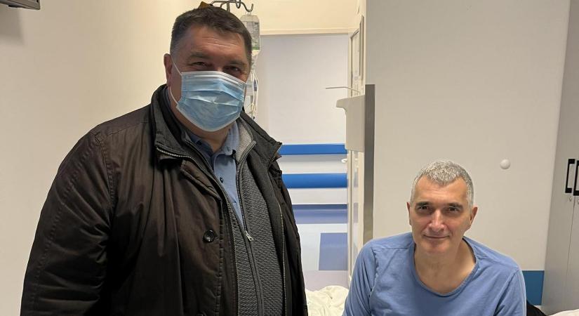 Hiába tiltja a választási törvény, kórházakban gyűjtött aláírásokat a nógrádi fideszes képviselőjelölt