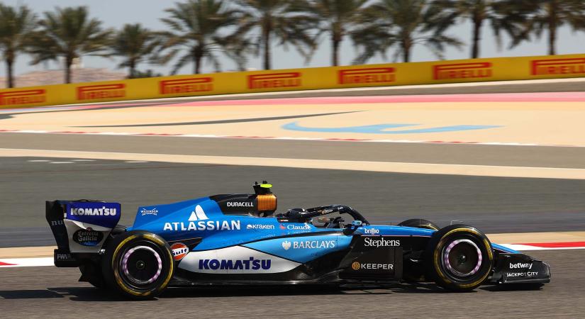 Sainz 20 percet beszélgetett Alonsóval: „Bonyolult” helyzetben a Williams és az Aston Martin