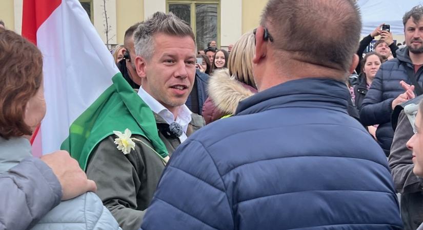 A Berzsenyi térre várja pénteken az érdelődőket Magyar Péter Szombathelyen