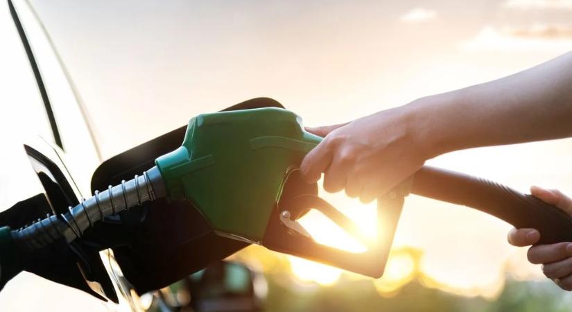 Holnaptól ismét brutálisan drágulnak az üzemanyagok