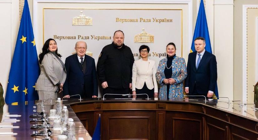 A brüsszeli delegáció leszögezte Kijevben: a háború kellős közepén gyorsítanák fel Ukrajna EU-csatlakozását