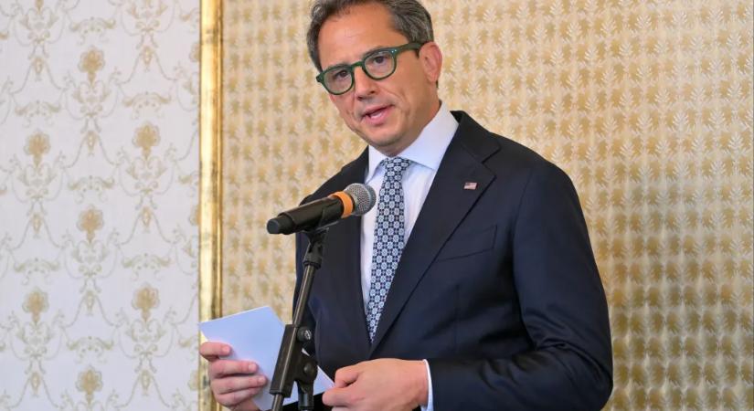 Szijjártó Péter kitüntette Robert Palladinót, a budapesti amerikai nagykövetség korábbi ügyvivőjét
