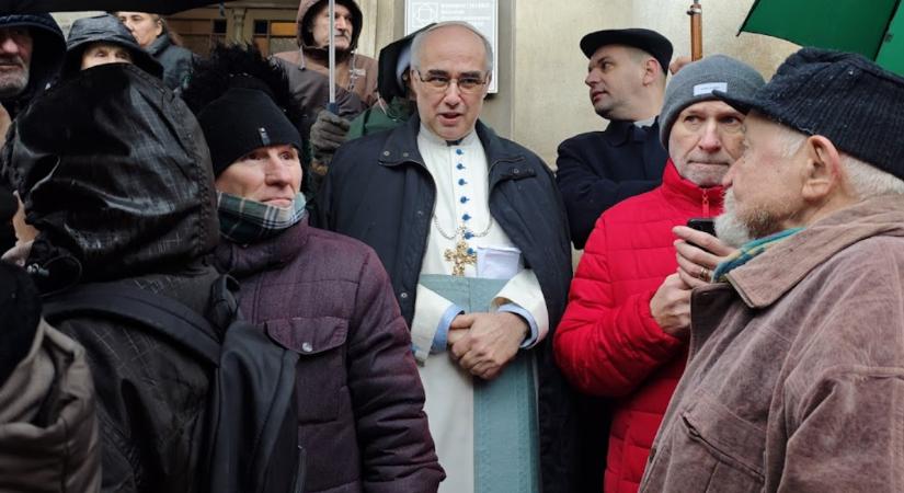 Valós riport a nagyváradi premontrei apát elhalasztott kilakoltatásáról