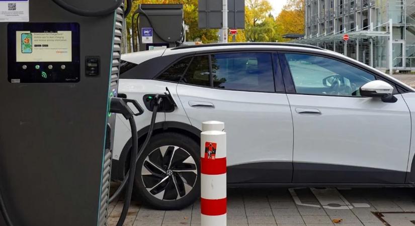 Nagy a baj, visszavonulót fújt a német autóipari óriás