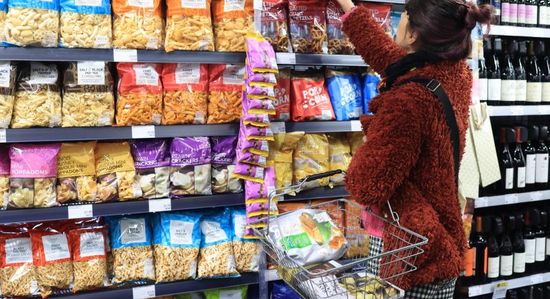 Korlátozná a kiskereskedelmi láncok saját márkás termékeit a mezőgazdasági miniszter