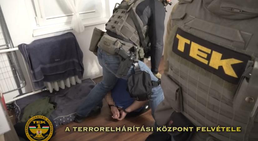 Akció Szentendrén: osztálytársaival és tanáraival is végzeni akart a 15 éves diák, az iskolában fogták el a kommandósok