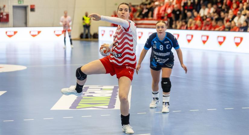 Elek Gábor játékosa elküldte gyufáért a kapust – videón Varga Emília parádés mozdulata