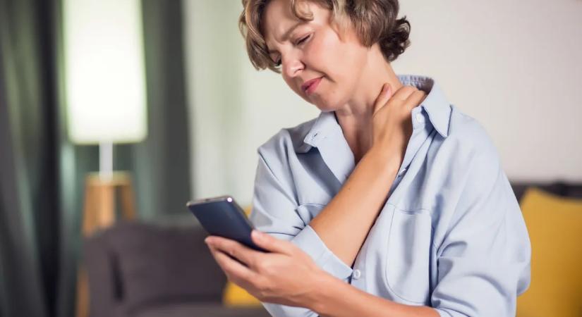 Reggel az ágyban, este a kanapén: a modern testhelyzet csapdája