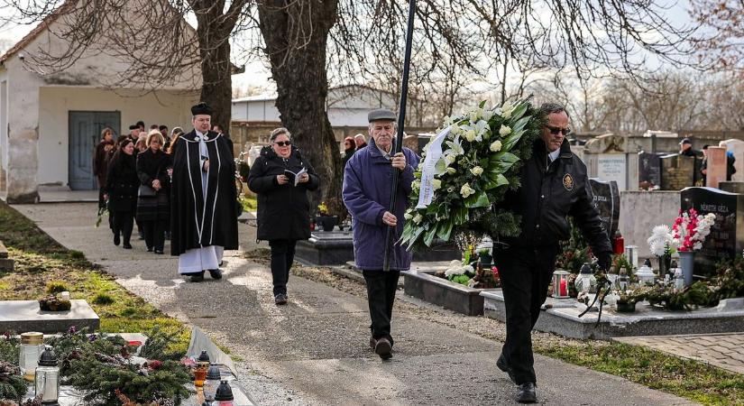 Gyász: Százak búcsúztak az ETO legendás futballistájától - galéria