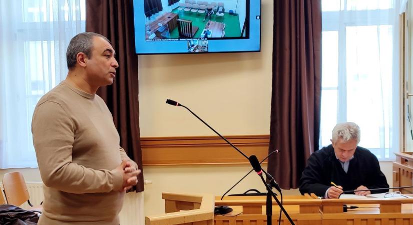 Örömlányok termelték a milliókat Nyíregyházán a volt bűnügyi riporternek, aki hirtelen a mikrofon másik oldalán találta magát