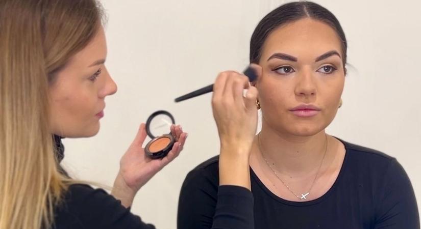 Ezek 2026 legnagyobb tavaszi sminktrendjei - Ragyogó bőr, és pasztell szemek