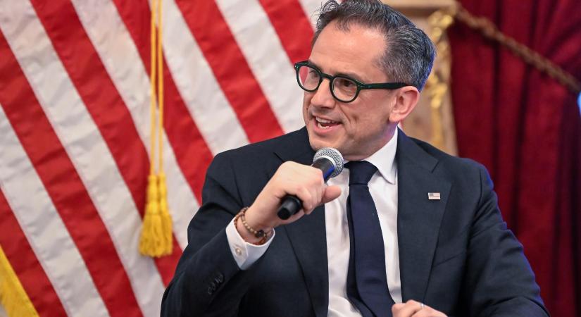 Szijjártó Péter kitüntette Washingtonban Robert Palladinót, a budapesti amerikai nagykövetség korábbi ügyvivőjét