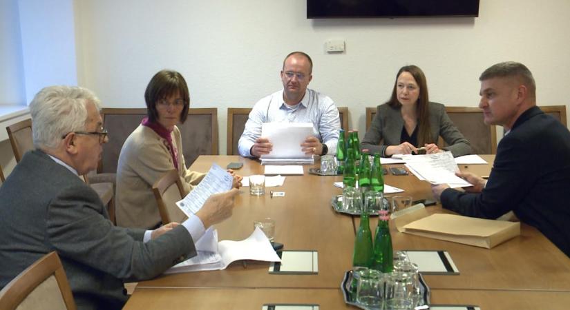 Dolgoznak a választási bizottságok