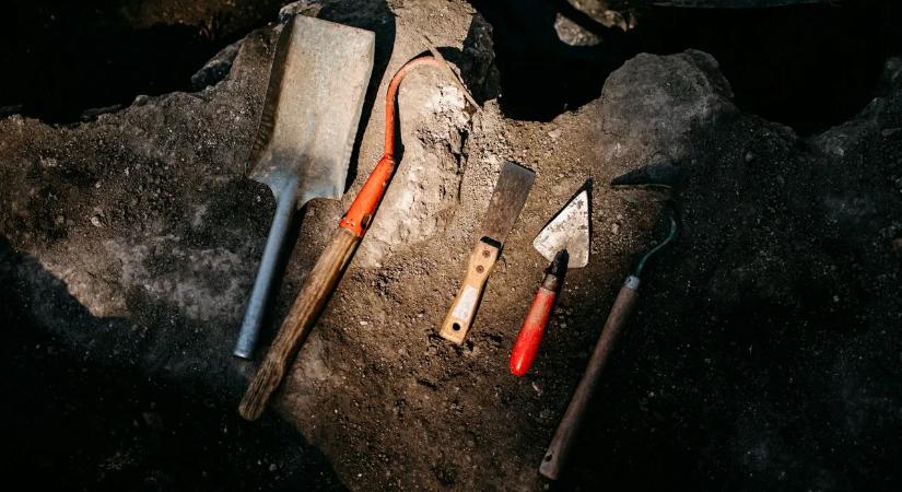 Kiderül a szörnyű igazság: azt hitték járvány végzett velük, közel 100 nőt és gyermeket mészárolhattak le