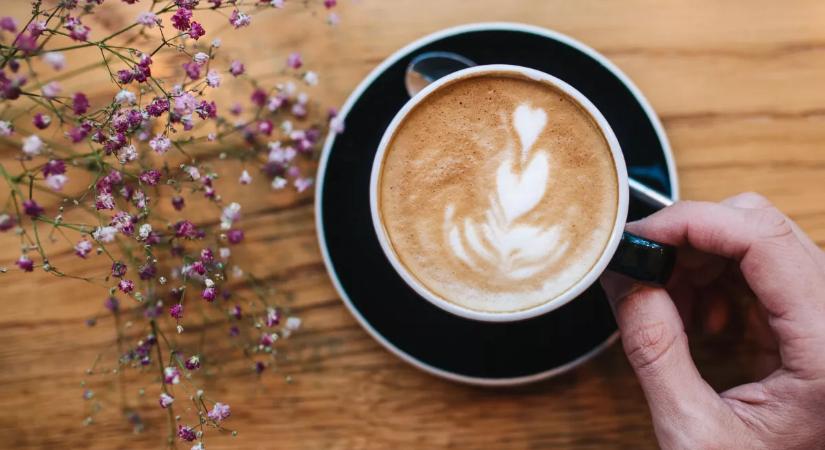 Rejtett kávétrükk fogyáshoz: egy csipet ebből, és a reggeli italod teljesen új értelmet nyer