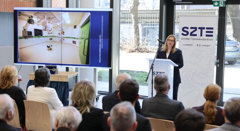 Új korszak kezdődött Szegeden: mostantól világszínvonalú műtőkben gyógyulhatnak a gyerekek