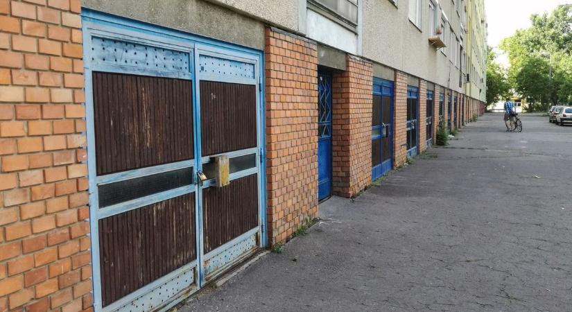 Éveken át tompa ütések zajára ébredt egy szolnoki nő, nem mindig autókat rejtenek a garázsok