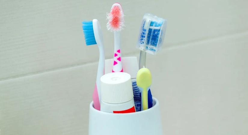 Milyen gyakran kell lecserélni a fogkefét? – egy mikrobiológus most pontot tett a vita végére