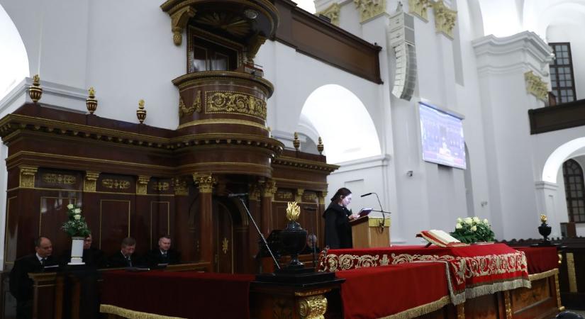 Közös imádság a békéért a debreceni Nagytemplomban – fotókkal